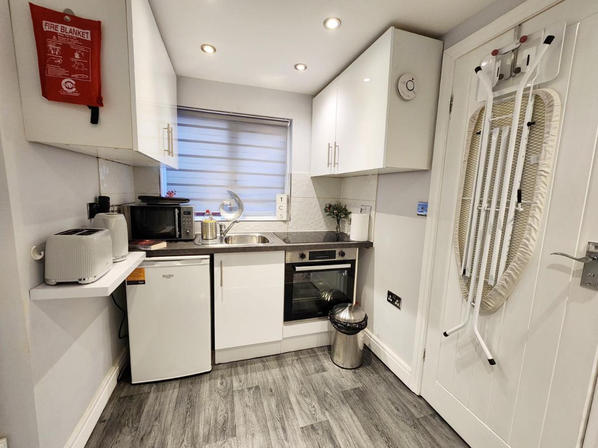 Studio Apartment The Den Colnbrook Dış mekan fotoğraf