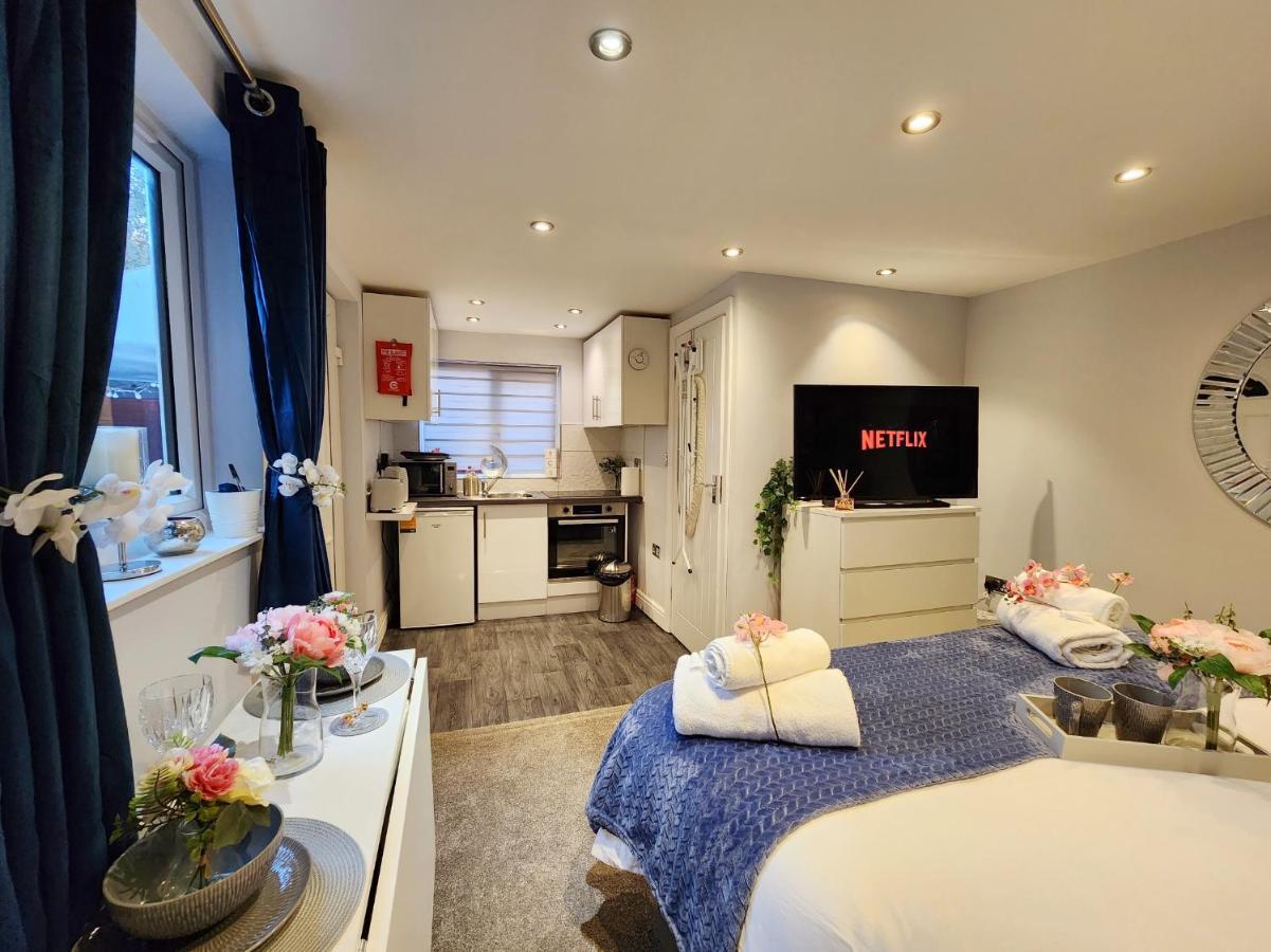 Studio Apartment The Den Colnbrook Dış mekan fotoğraf